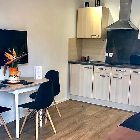 Rez De Jardin Sur Mer. Appartement *